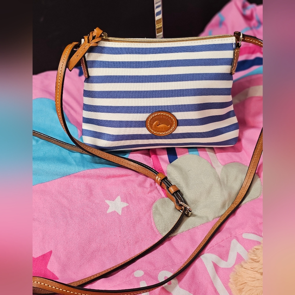 AUTHETICATED DOONEY&BOURKE CROSSBODY BAG/COA